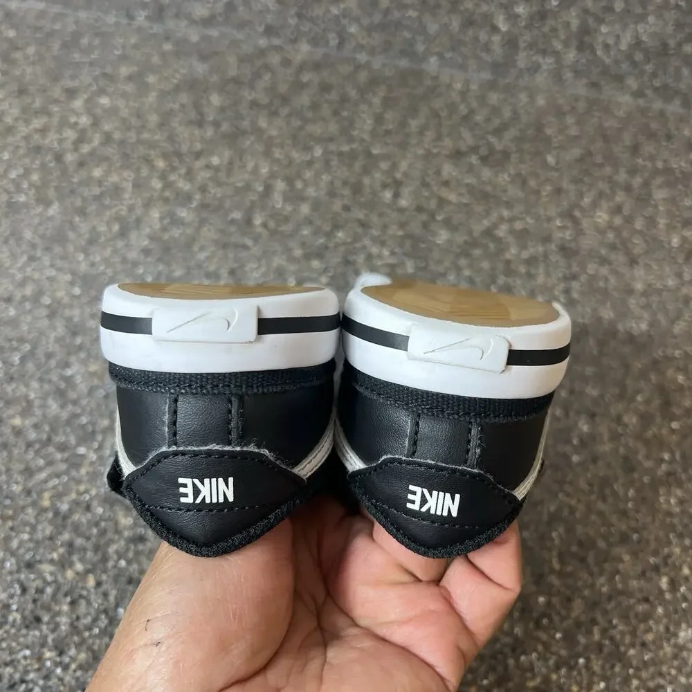 Nike Little Kids Toddler Size 10C Black/White Leather Sneakers Low Snap On Shoes